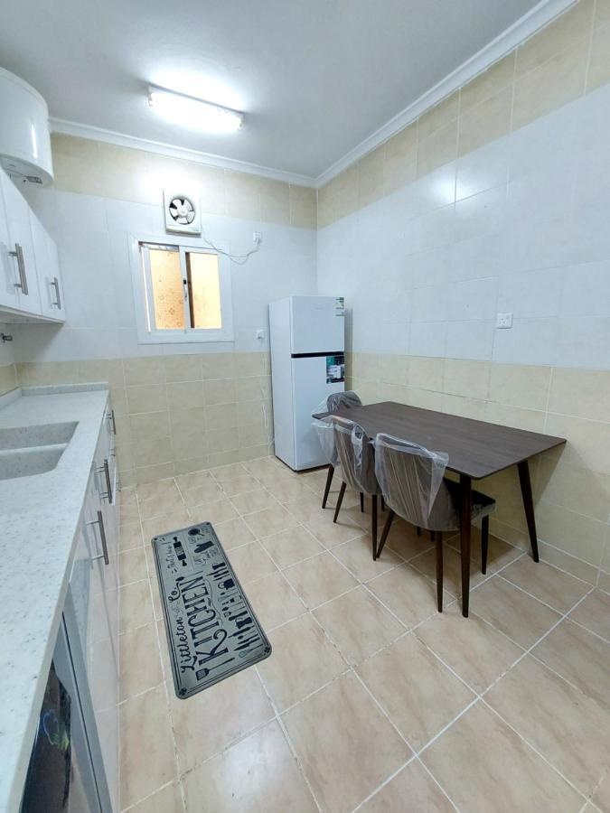 شقة واسعة غرفتين نوم وصالة Apartment Tabuk Exterior photo